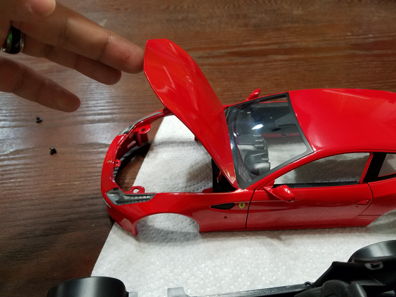 Illustration for article titled Who took the cookie from the Hot Wheels 1:18 Ferrari FF?
